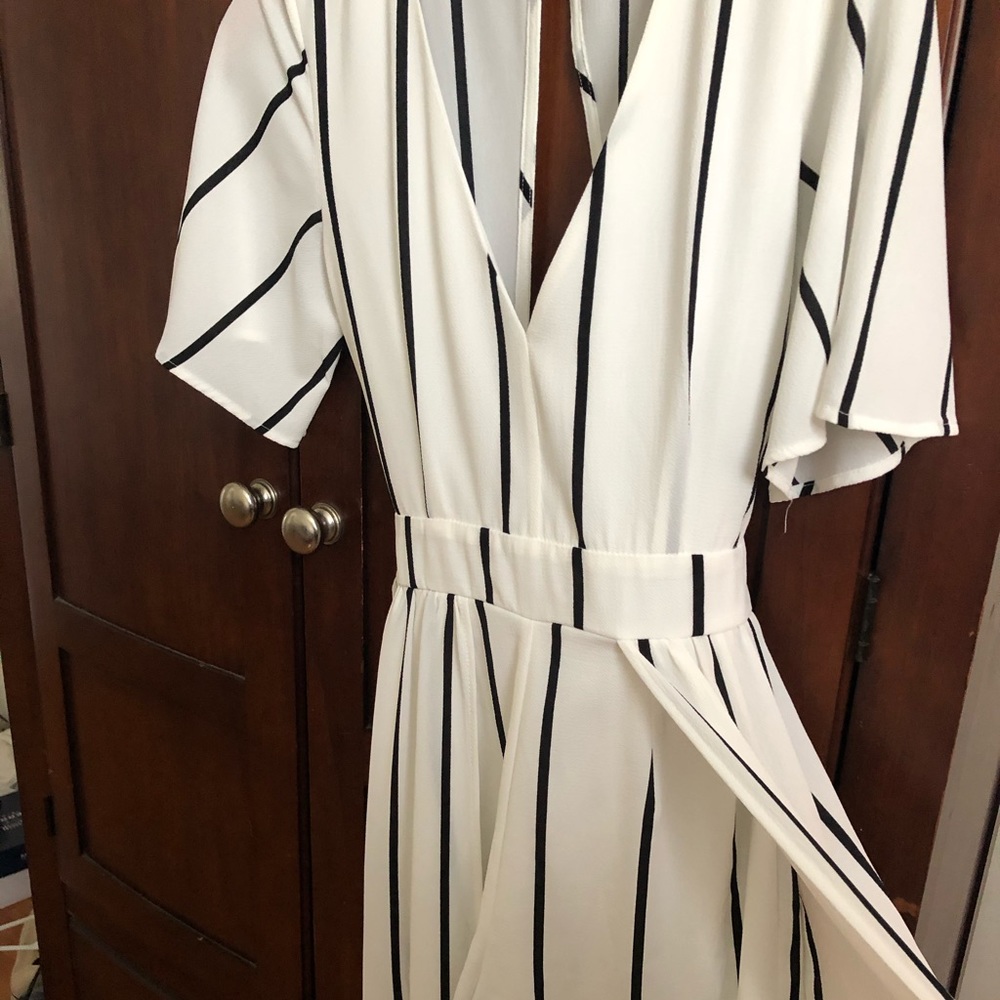 Romper With V-neck and open back